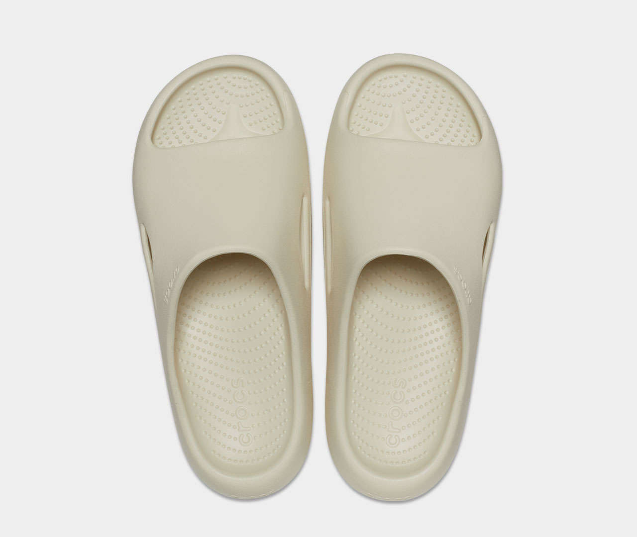 crocs mellow recovery slide 6