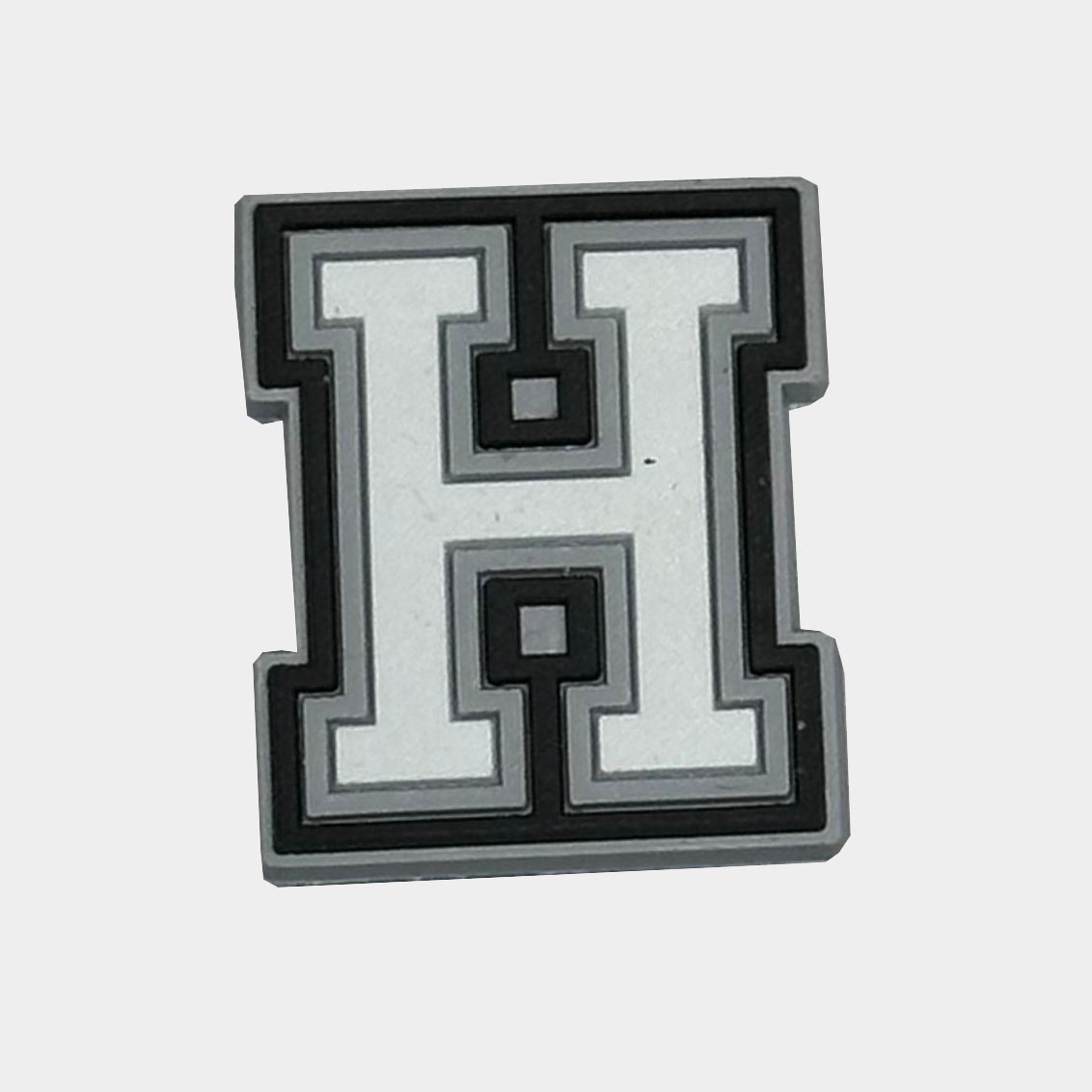 Jibbitz літера H